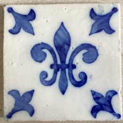 DESVRES CARREAU ANCIEN FLEUR DE LYS